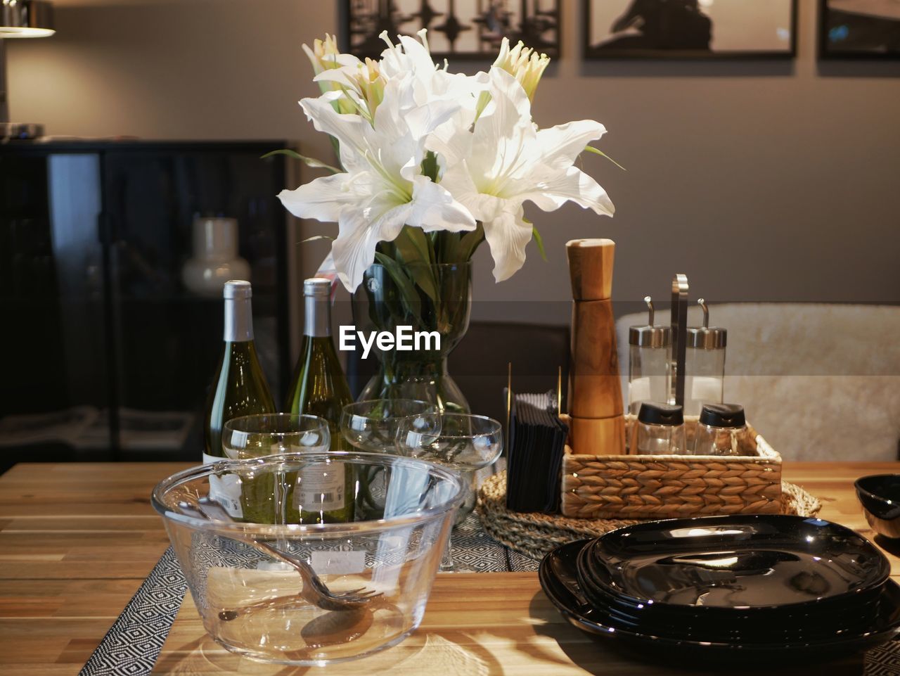 CLOSE-UP OF VASE ON GLASS TABLE