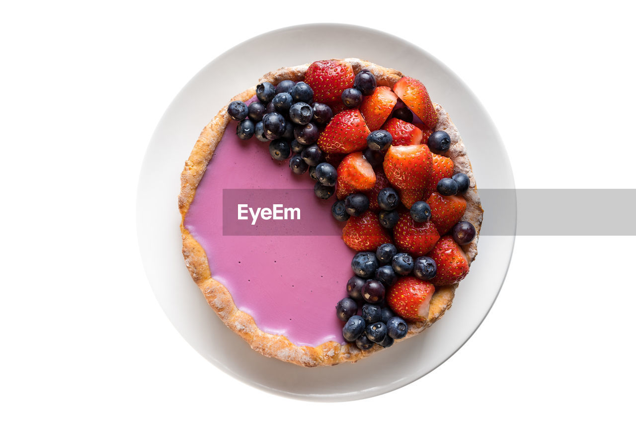 HIGH ANGLE VIEW OF RASPBERRIES IN PLATE