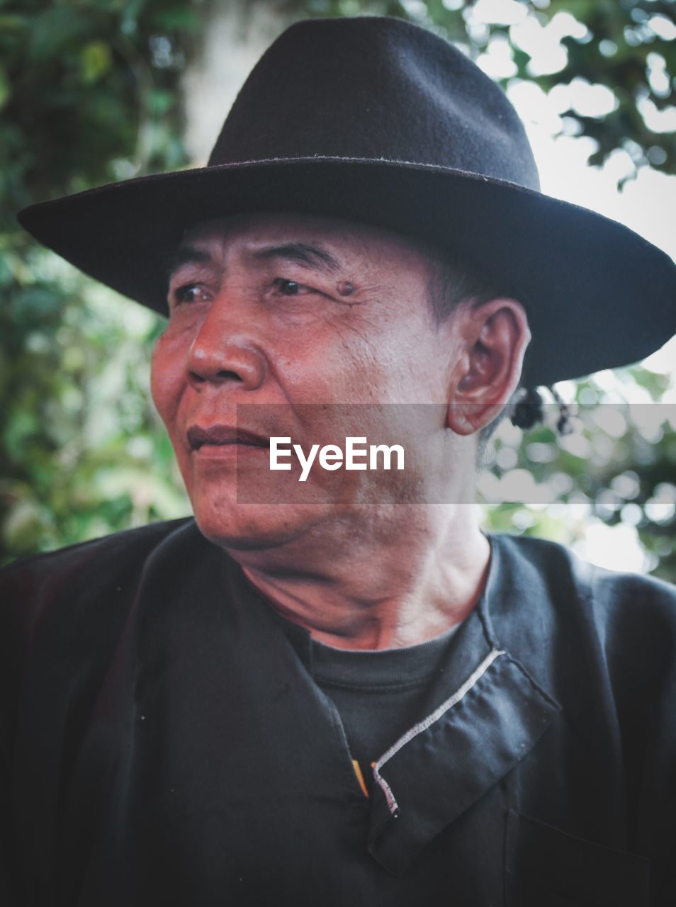 Portrait of man wearing hat