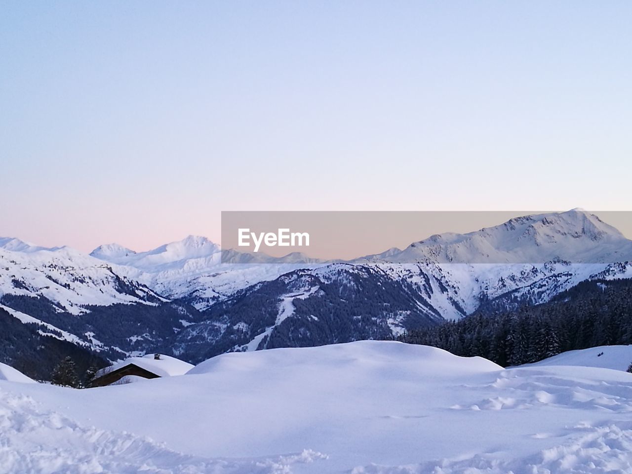 SCENIC VIEW OF SNOWCAPPED MOUNTAIN AGAINST CLEAR SKY