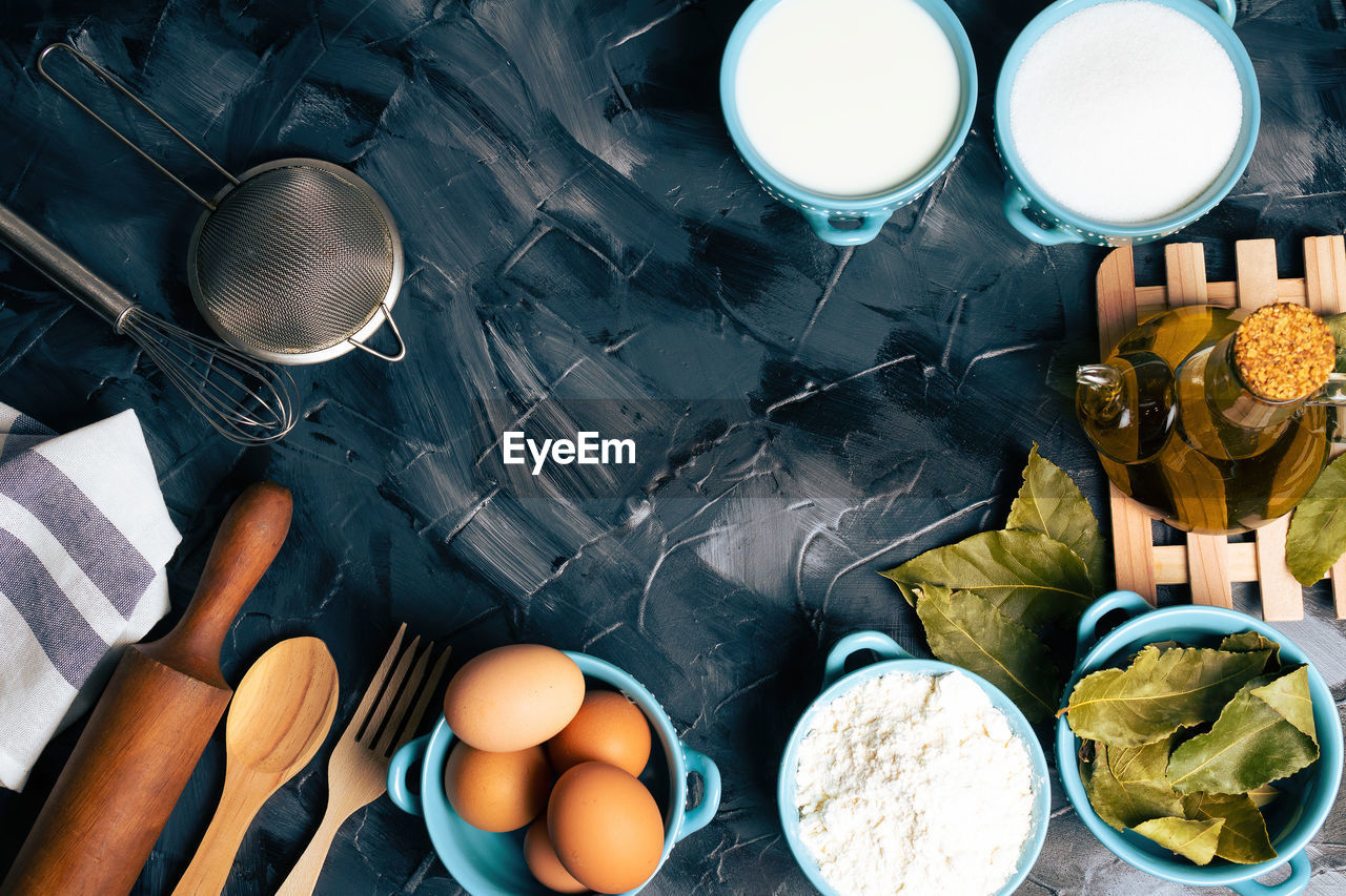 HIGH ANGLE VIEW OF VEGETABLES IN KITCHEN