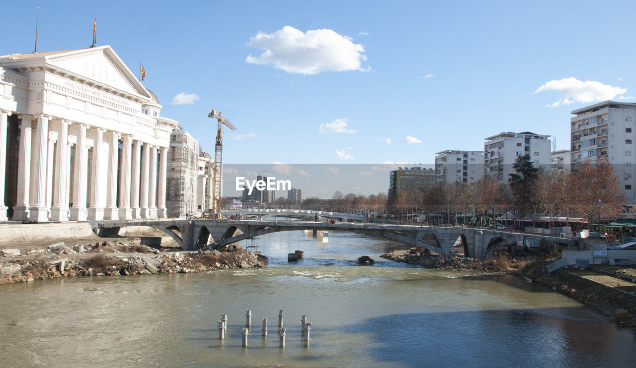 VIEW OF BUILDINGS IN CITY