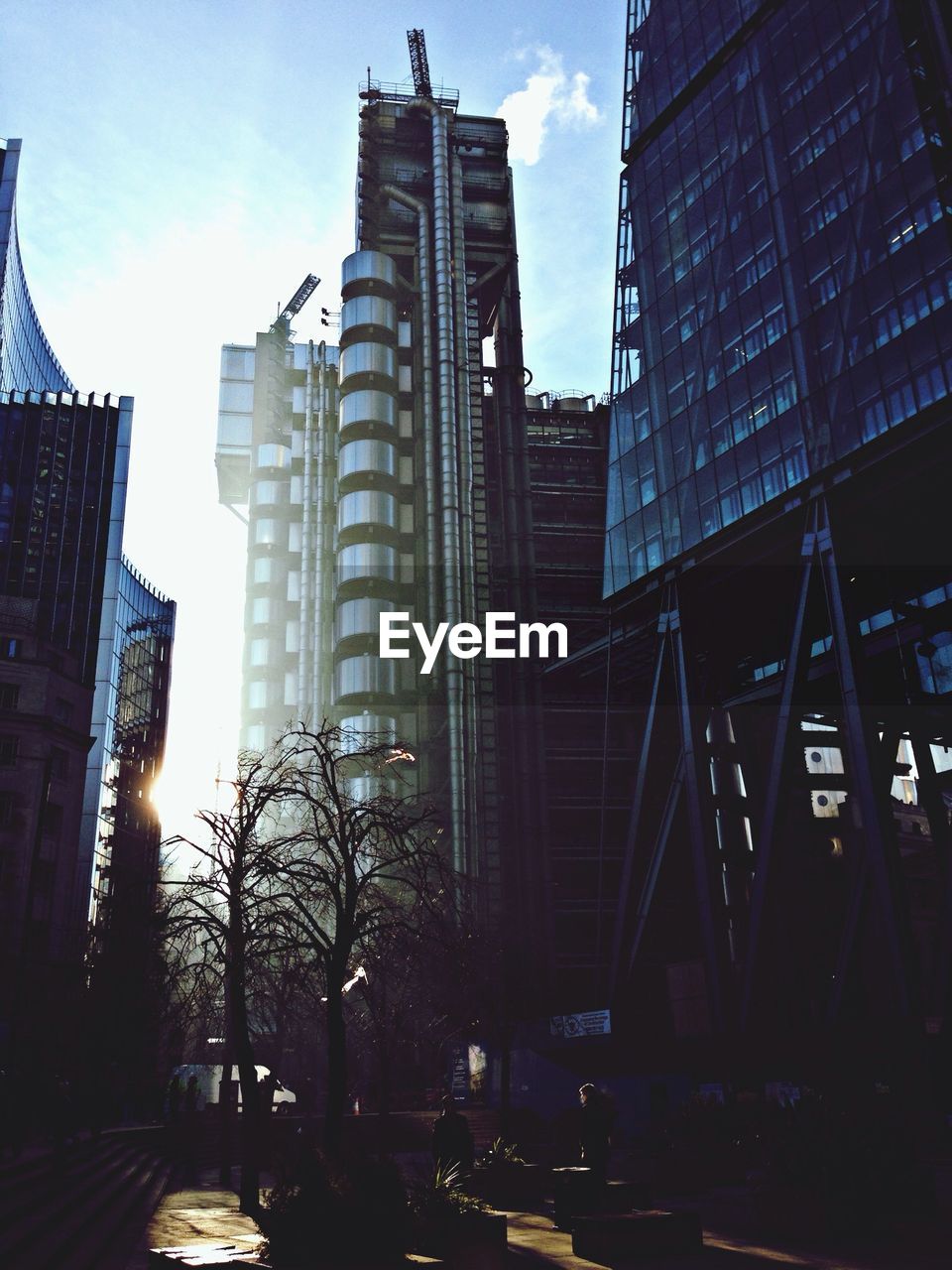 LOW ANGLE VIEW OF MODERN BUILDINGS AGAINST CLEAR SKY