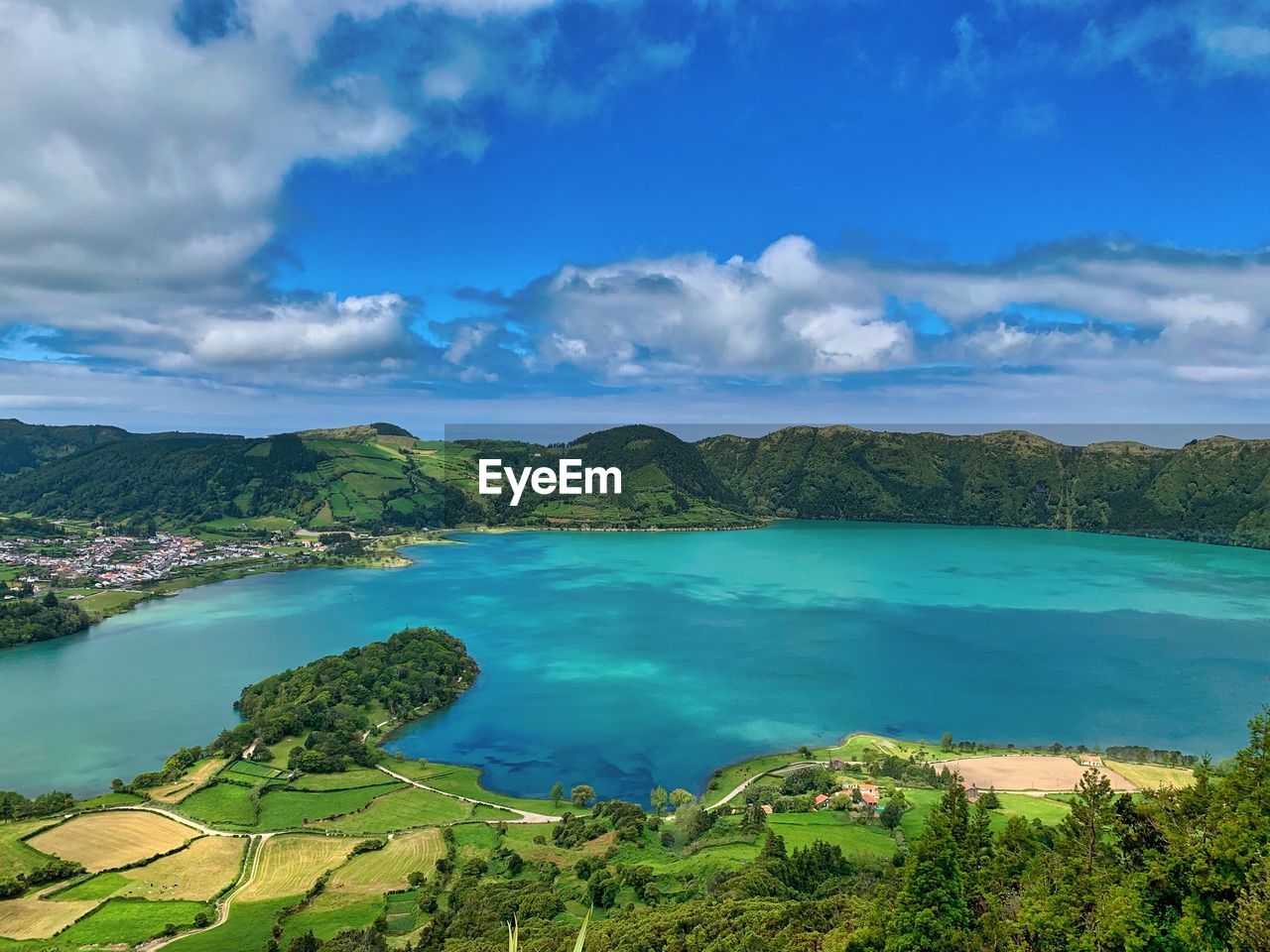 SCENIC VIEW OF LAKE AGAINST BLUE SKY