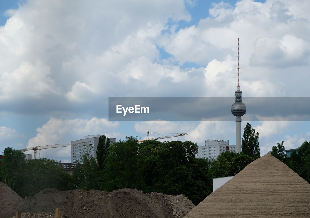 VIEW OF COMMUNICATIONS TOWER IN CITY