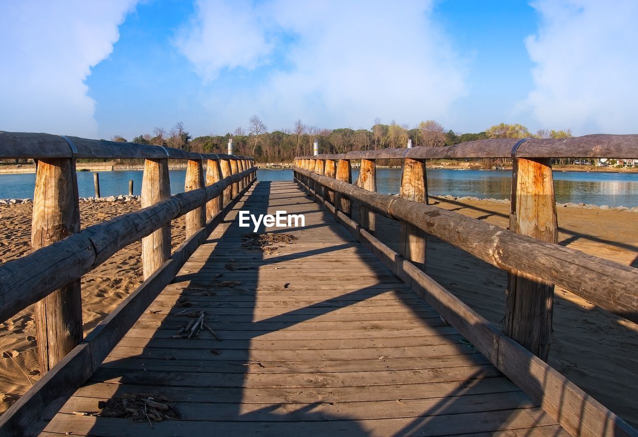 BRIDGE OVER WATER AGAINST SKY