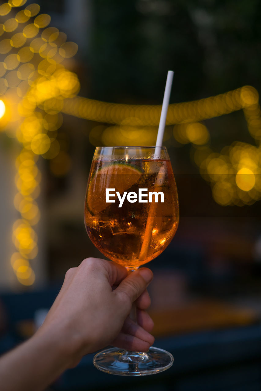 cropped hand of woman holding wineglass