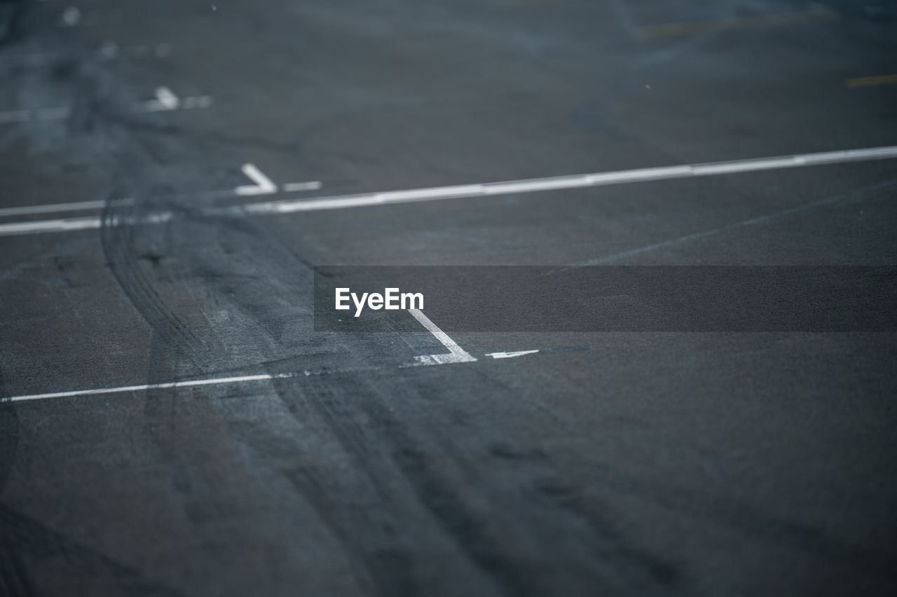 HIGH ANGLE VIEW OF ROAD SIGNAL