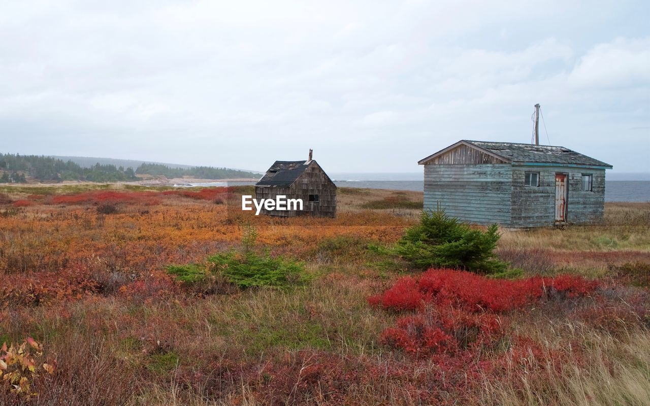 OLD BUILDING ON FIELD AGAINST SKY