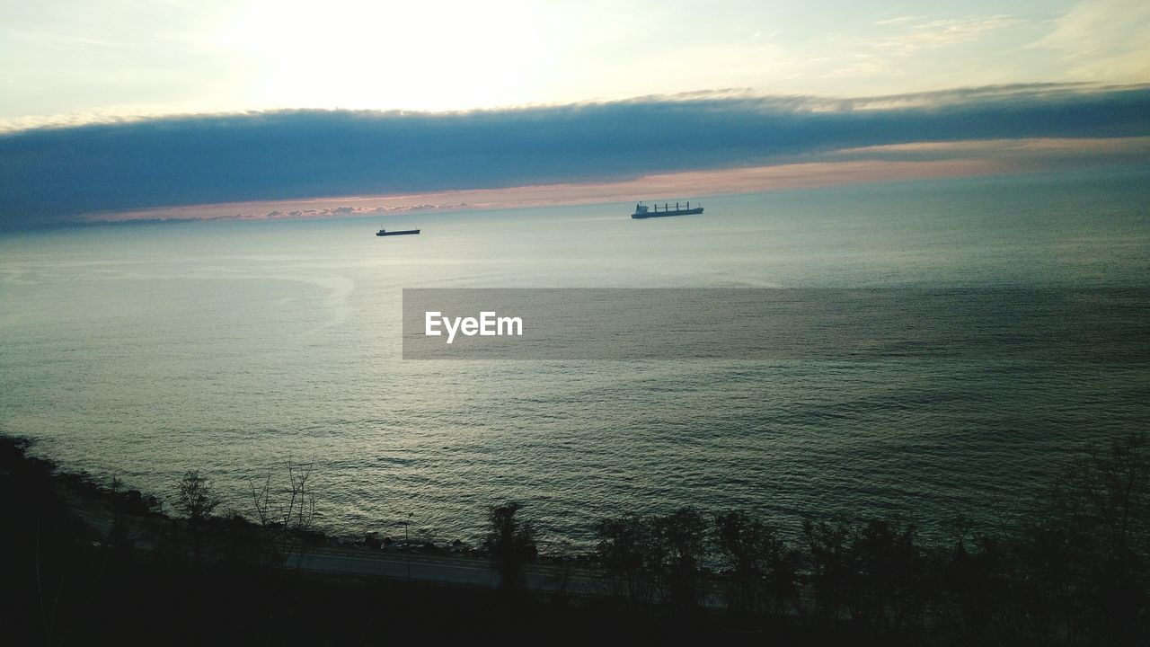 SCENIC VIEW OF SEA AGAINST SUNSET SKY