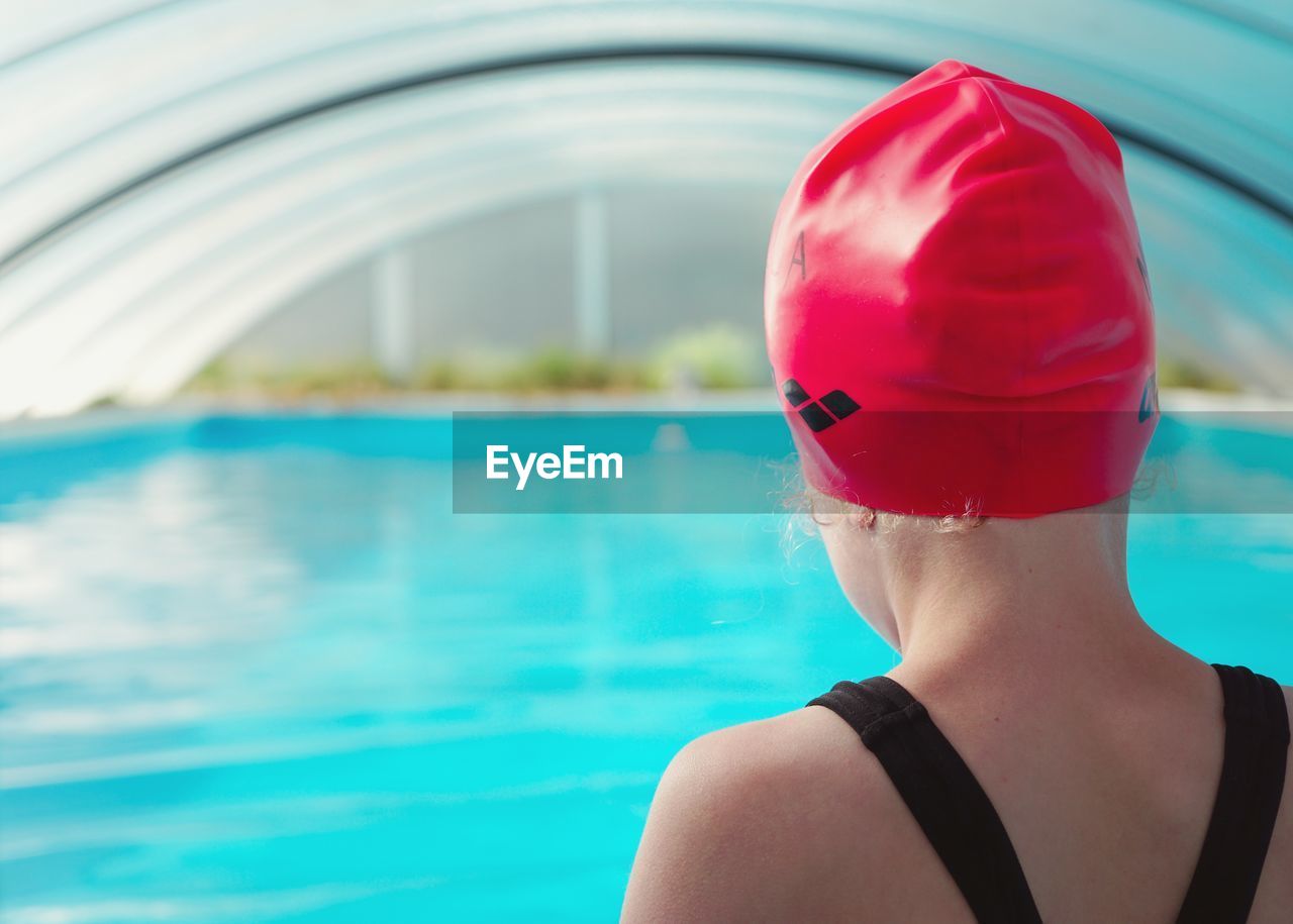 PORTRAIT OF PERSON SWIMMING IN POOL