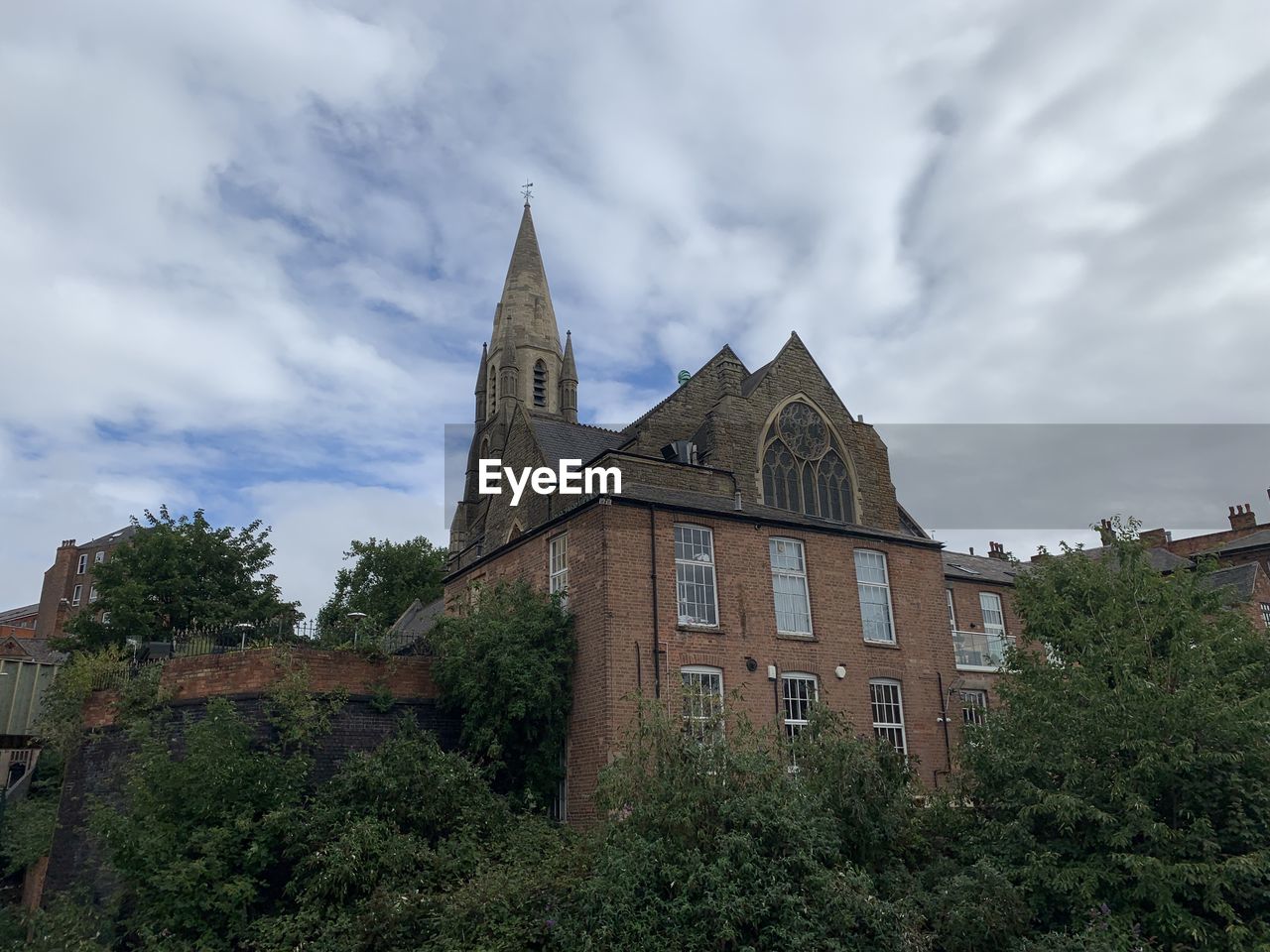 LOW ANGLE VIEW OF TEMPLE AGAINST BUILDING