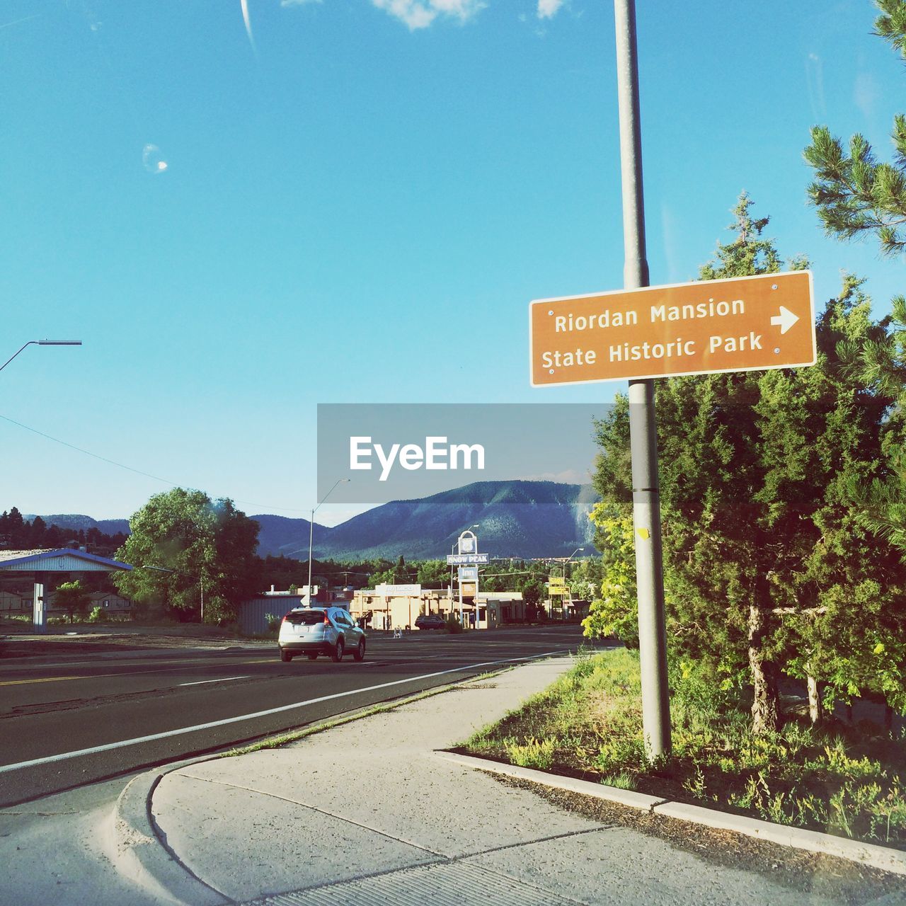 ROAD SIGN ON MOUNTAIN