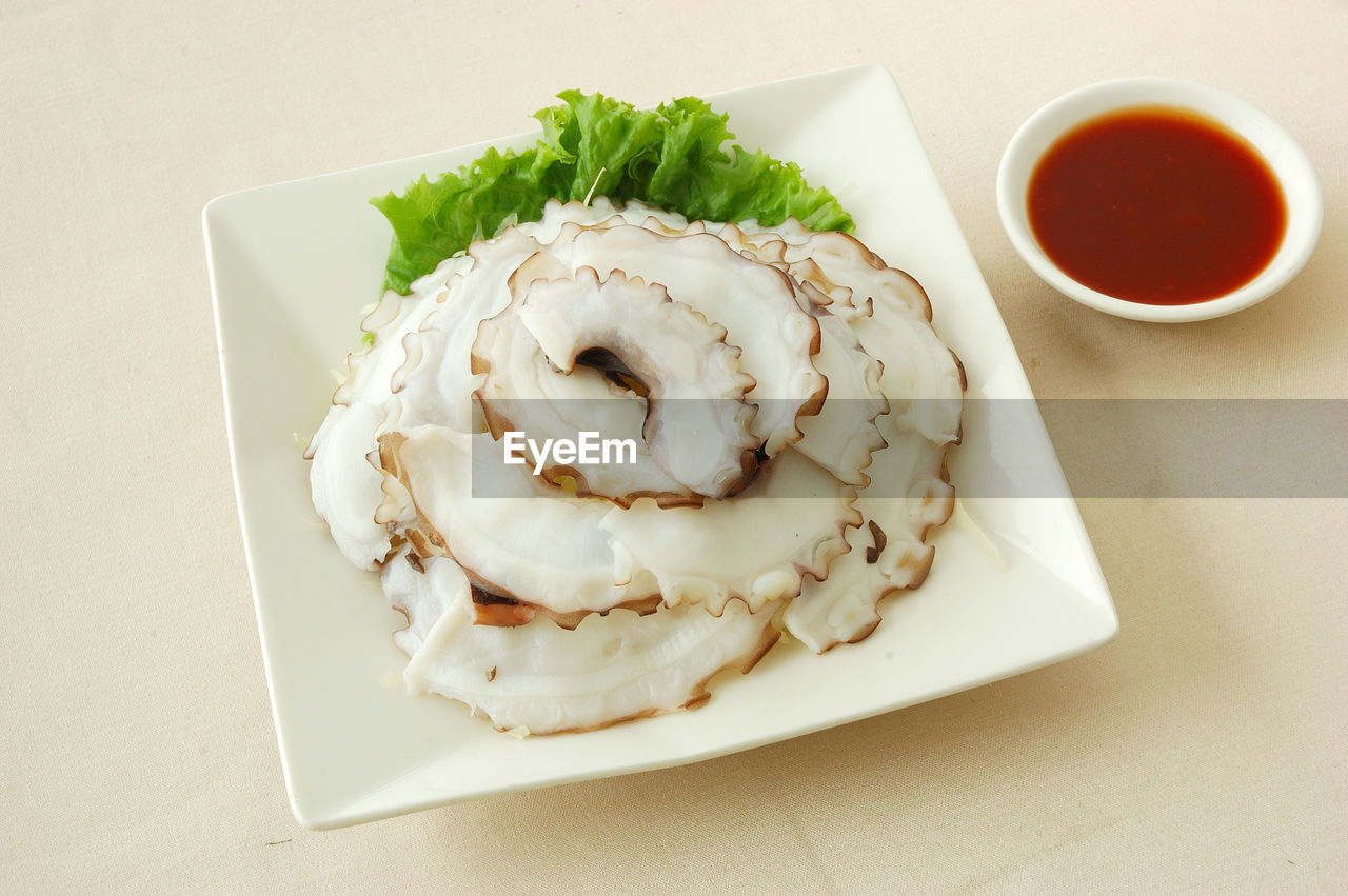 HIGH ANGLE VIEW OF PASTA IN PLATE