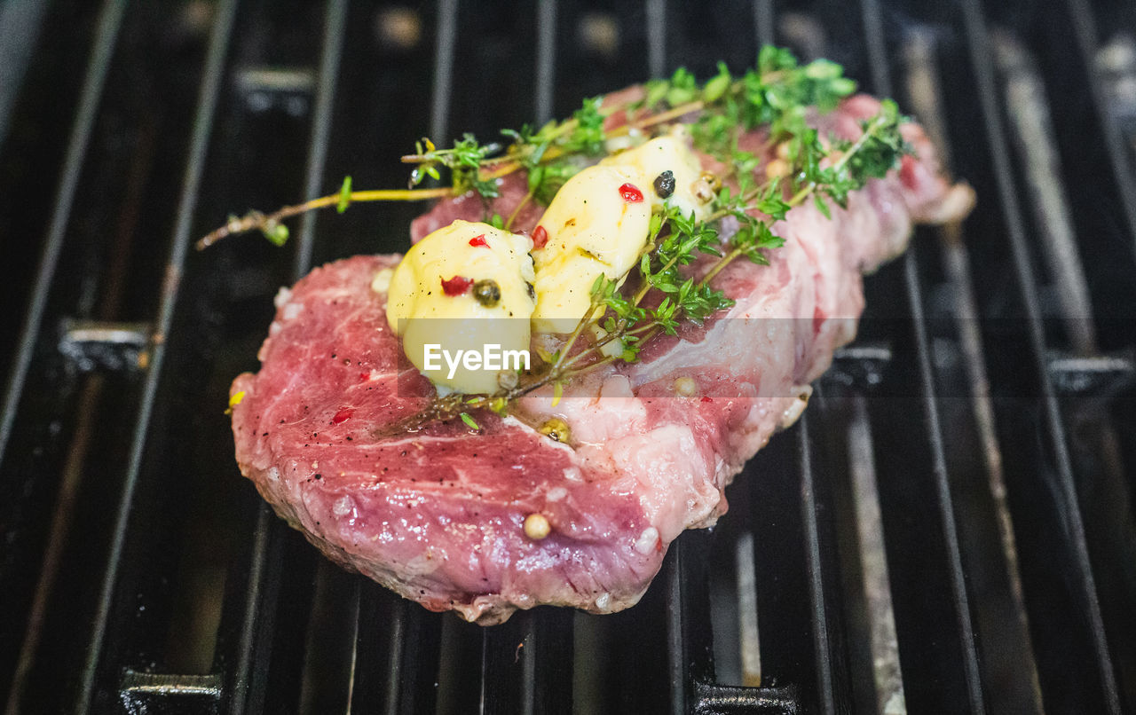 CLOSE-UP OF VEGETABLES ON BARBECUE