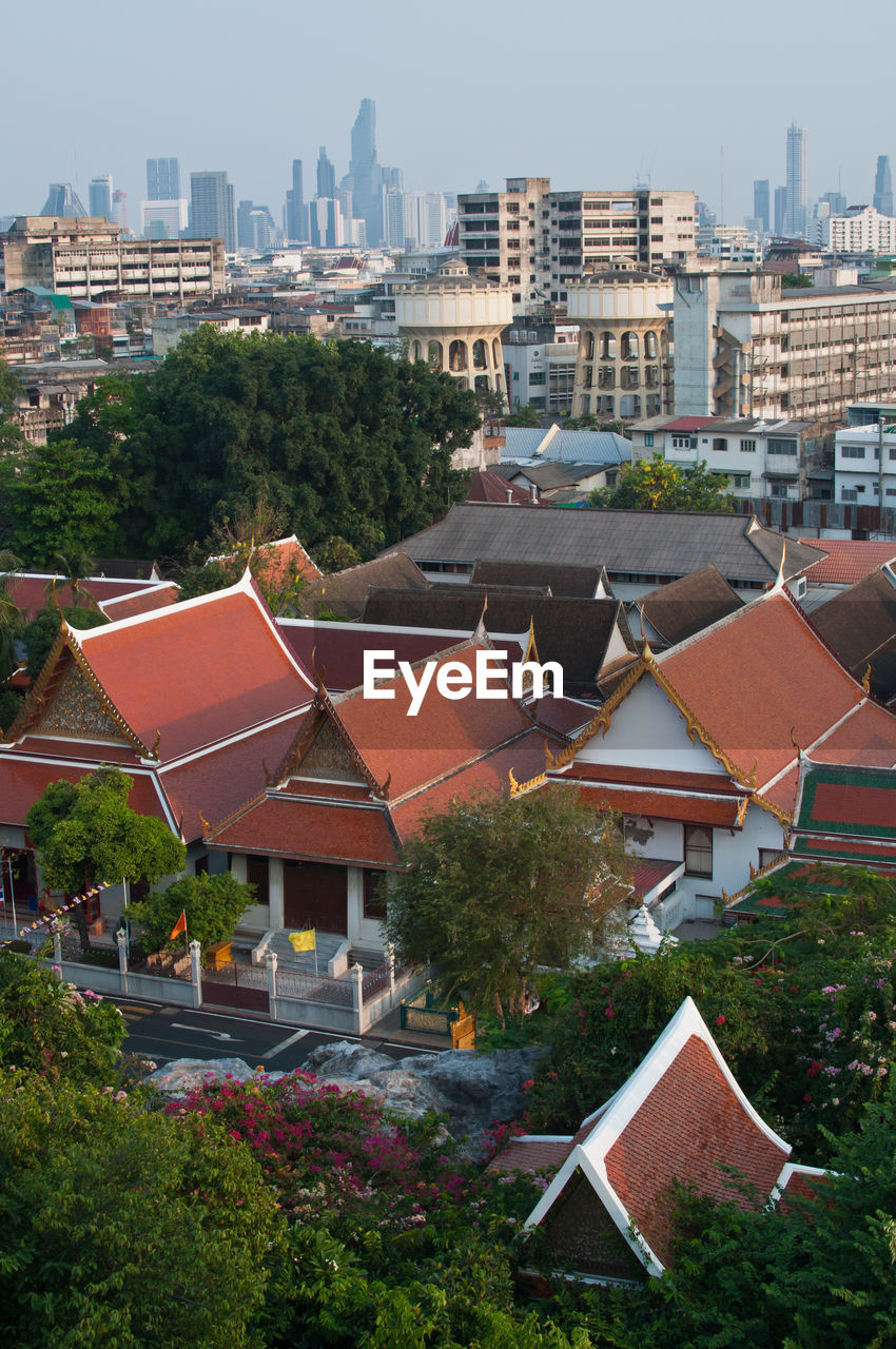 HIGH ANGLE VIEW OF BUILDINGS AGAINST SKY