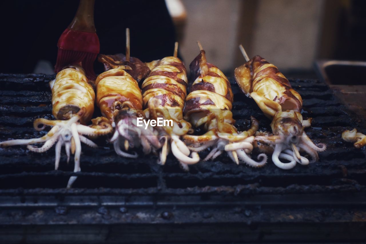 CLOSE-UP OF SAUSAGES ON BARBECUE