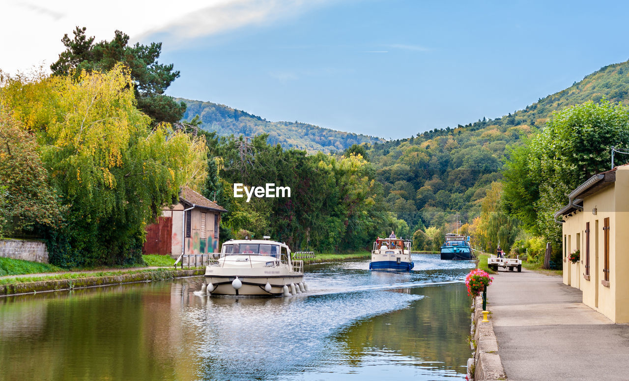 SCENIC VIEW OF RIVER AGAINST SKY