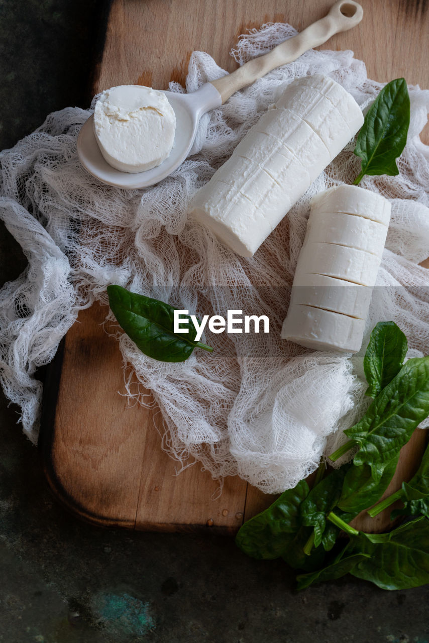 HIGH ANGLE VIEW OF VEGETABLES IN CONTAINER ON TABLE