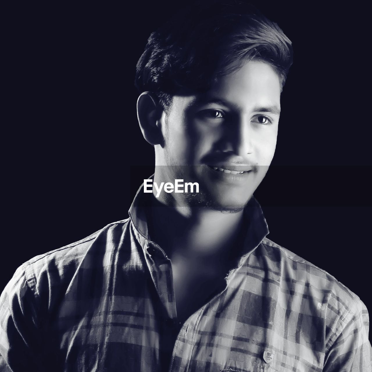 PORTRAIT OF YOUNG MAN AGAINST WHITE BACKGROUND