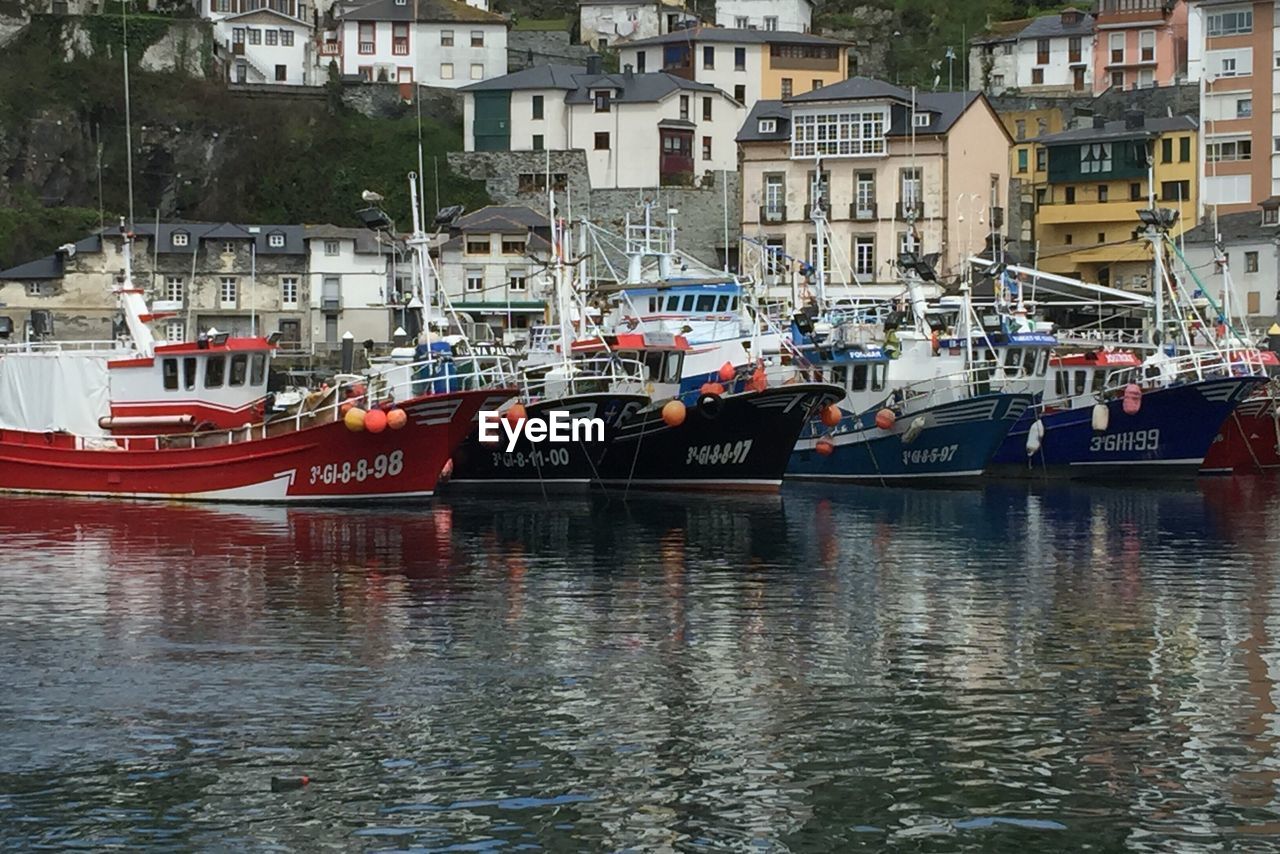 VIEW OF BOATS IN RIVER