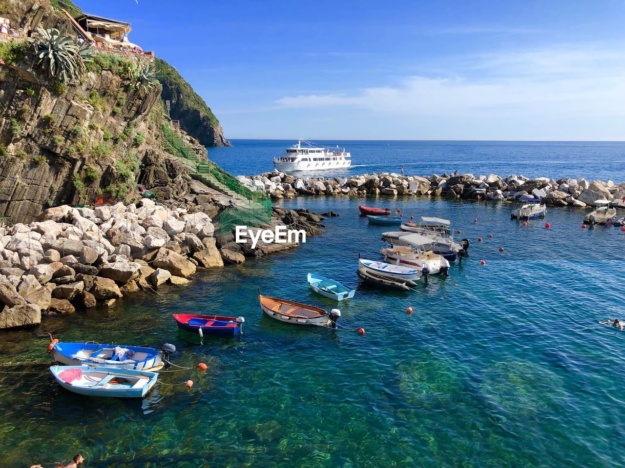 SCENIC VIEW OF SEA AND ROCKS