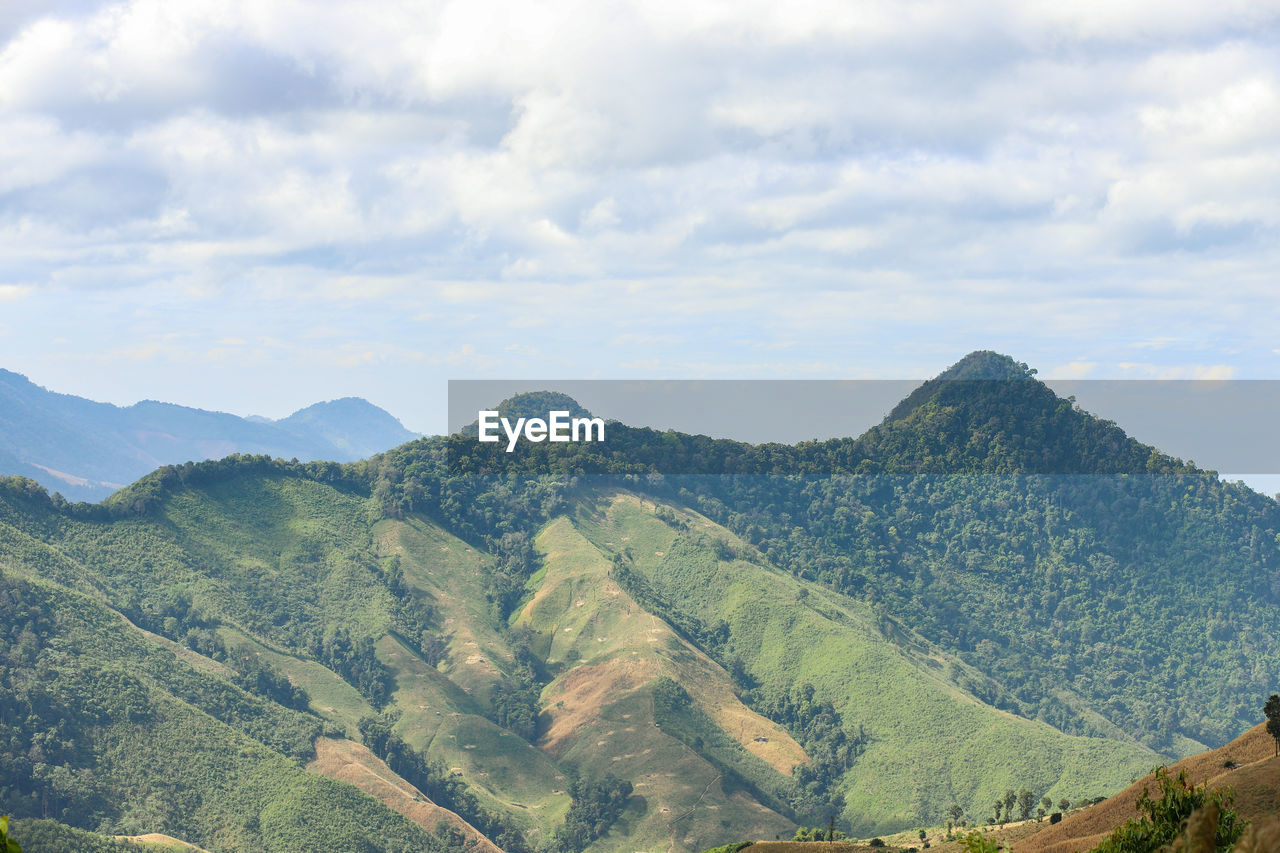 SCENIC VIEW OF MOUNTAIN RANGE AGAINST SKY