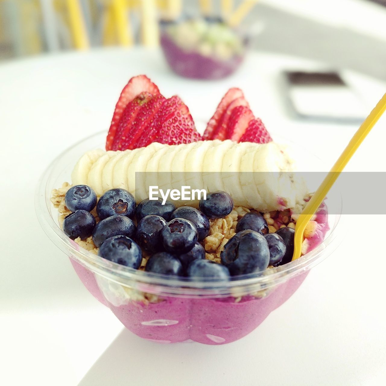 CLOSE-UP OF FRUIT IN BOWL