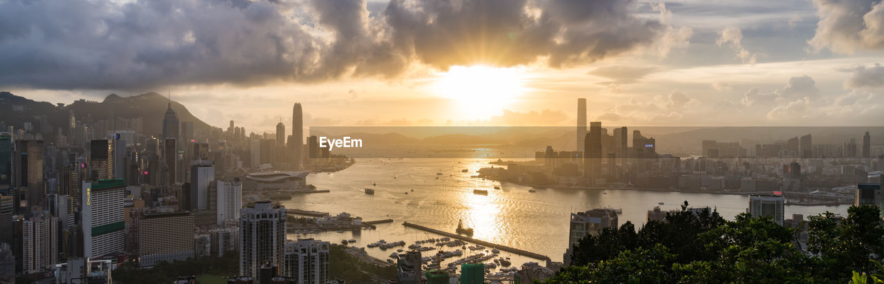 PANORAMIC VIEW OF CITY BUILDINGS AGAINST SKY