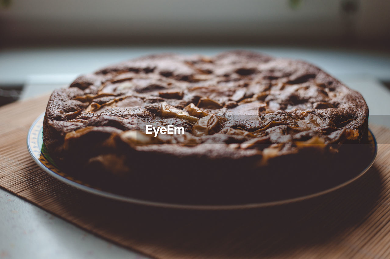 CLOSE-UP OF CAKE IN PLATE