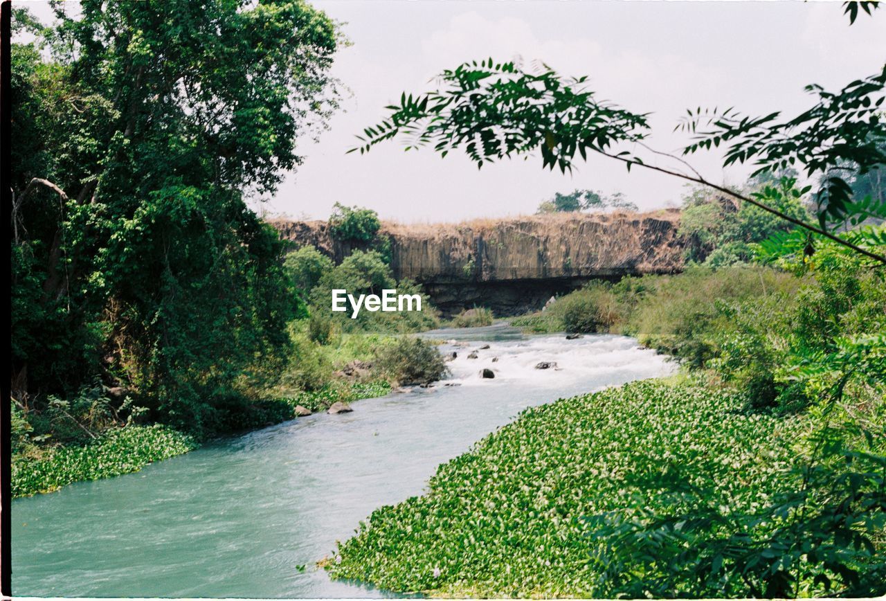 SCENIC VIEW OF RIVER AGAINST SKY