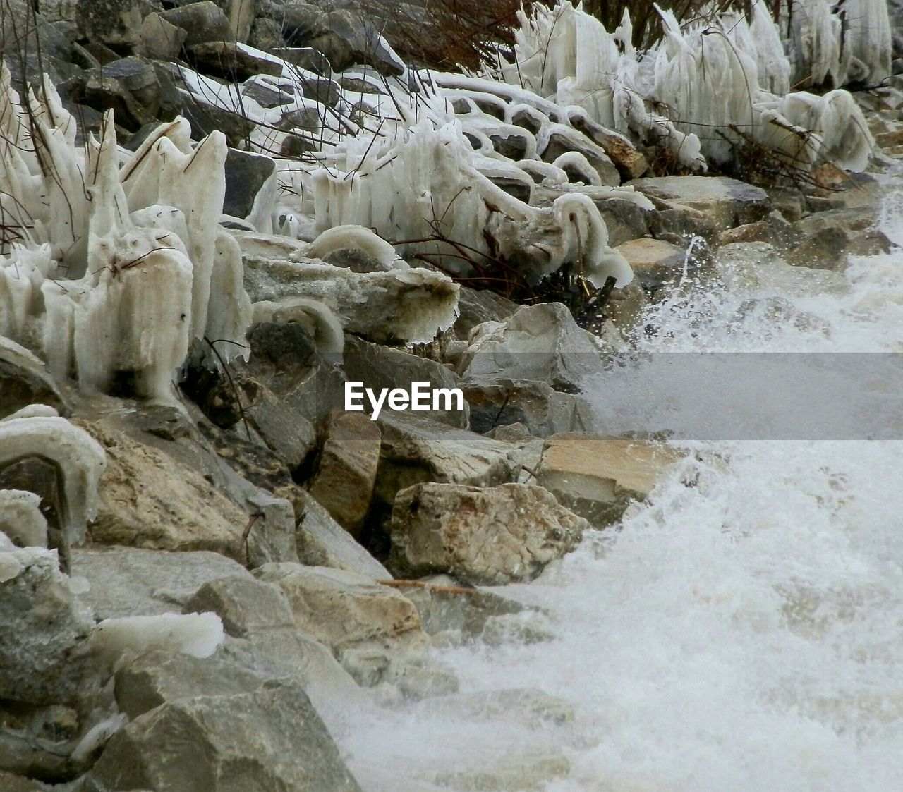 WATER FLOWING ROCKS