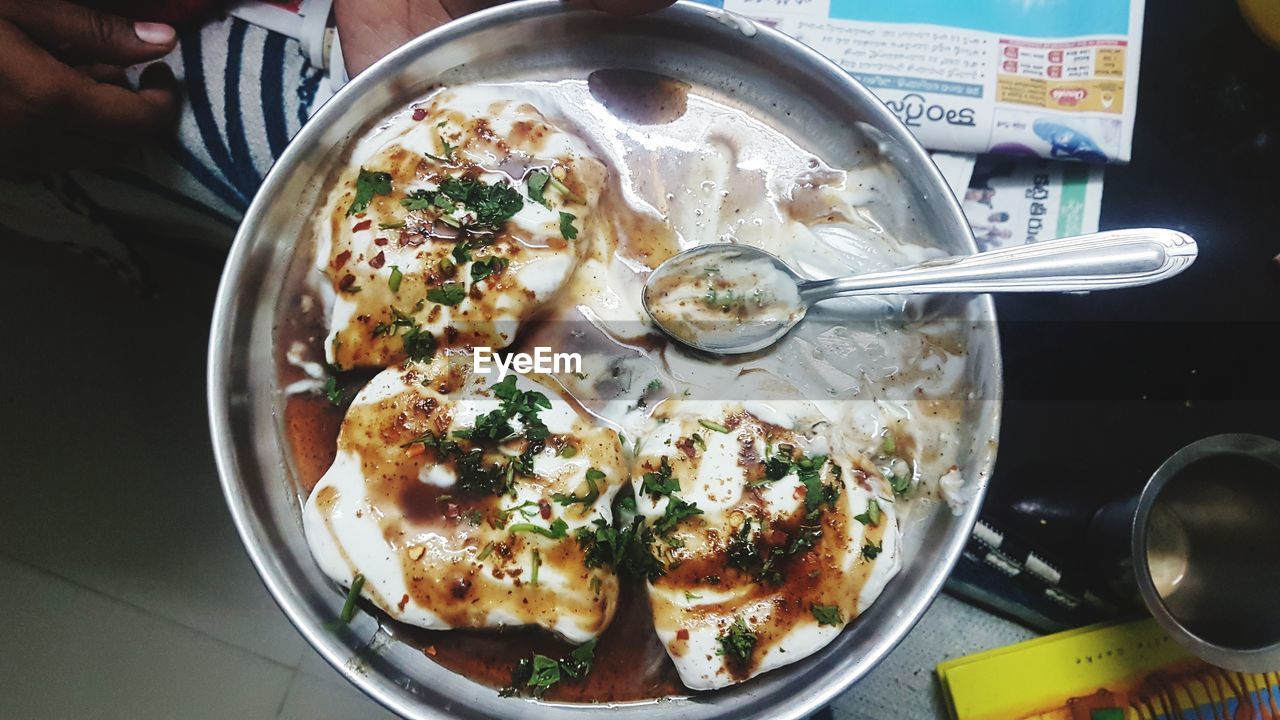 HIGH ANGLE VIEW OF BREAKFAST IN BOWL