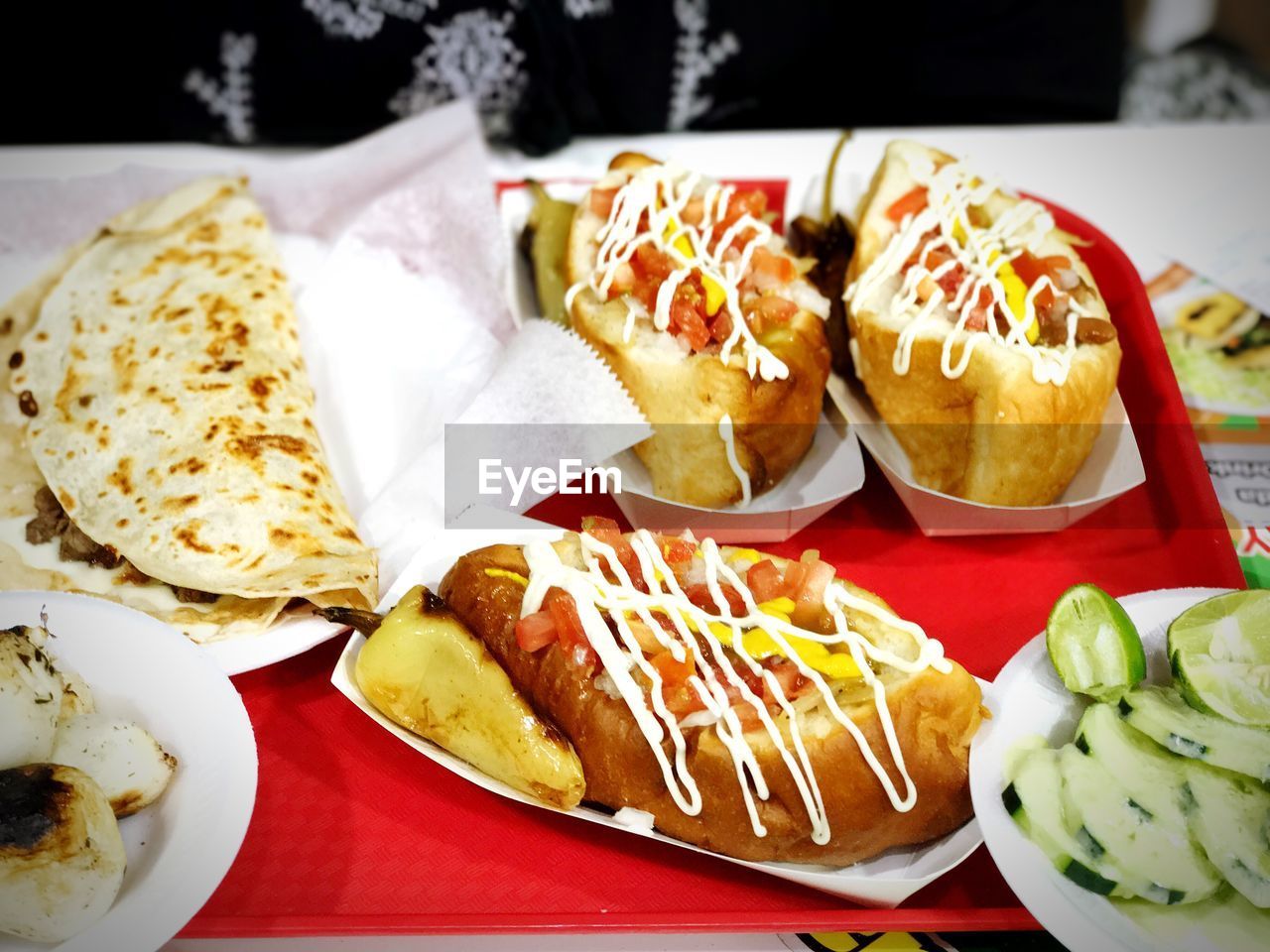 Food served in plates on tray