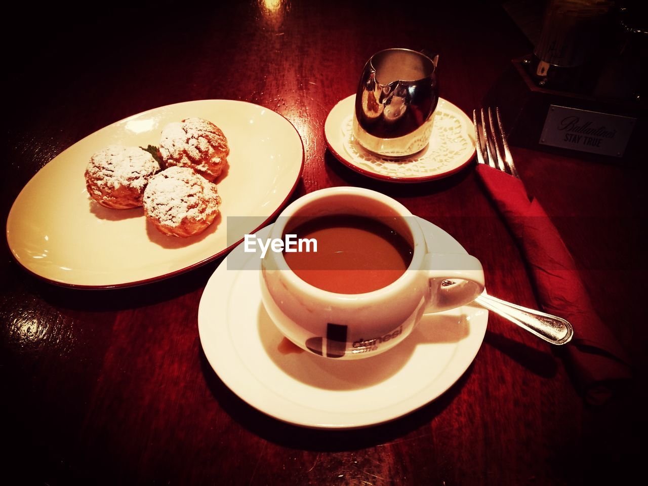 HIGH ANGLE VIEW OF BREAKFAST ON TABLE IN PLATE