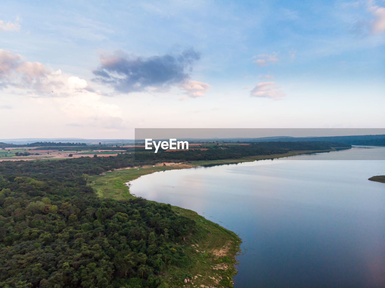 HIGH ANGLE VIEW OF TREES AND LANDSCAPE AGAINST SKY