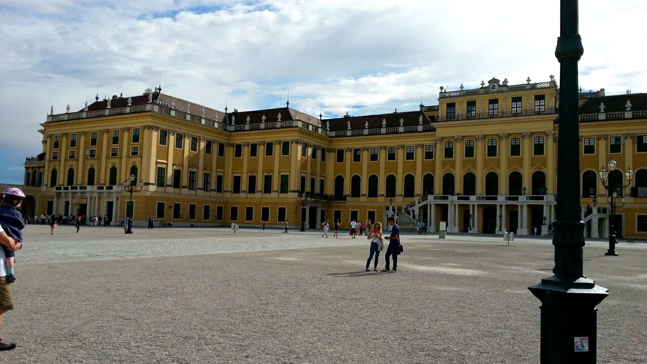 TOURISTS IN FRONT OF HISTORICAL BUILDING