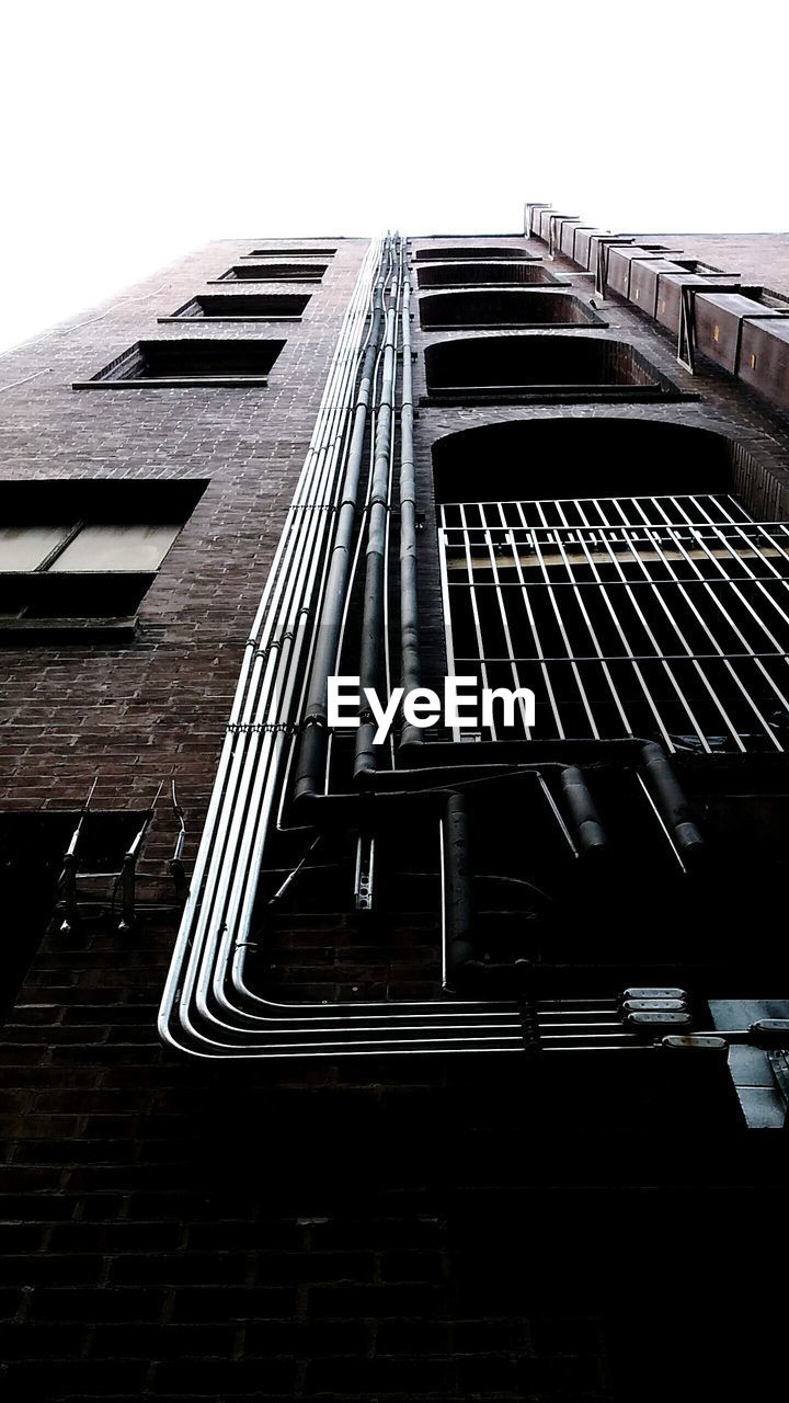 LOW ANGLE VIEW OF STAIRCASE OF BUILDING