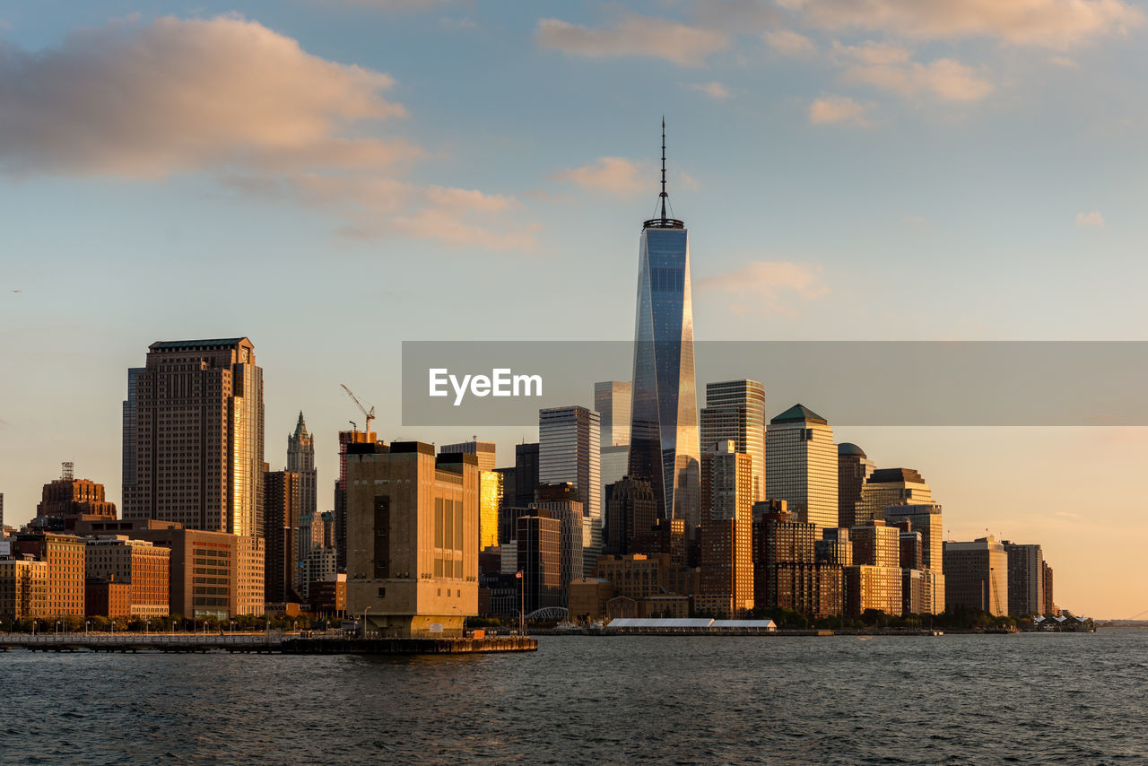 Lower manhattan and wtc skyline area at golden hour in manhattan