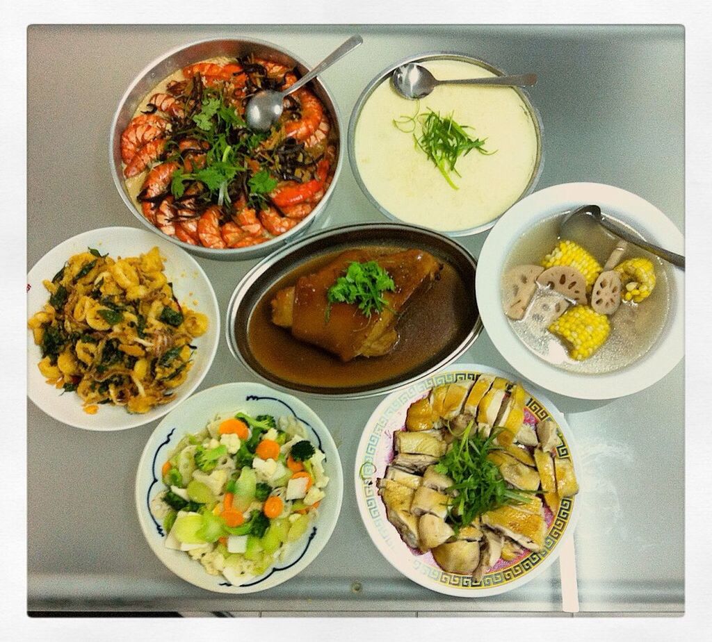 HIGH ANGLE VIEW OF FOOD IN PLATE