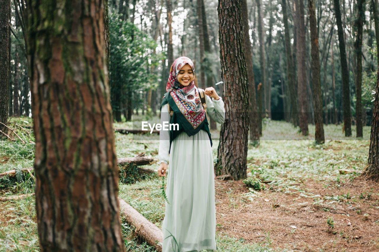 PORTRAIT OF YOUNG WOMAN IN FOREST