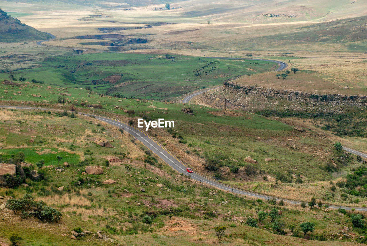 HIGH ANGLE VIEW OF ROAD ON LAND