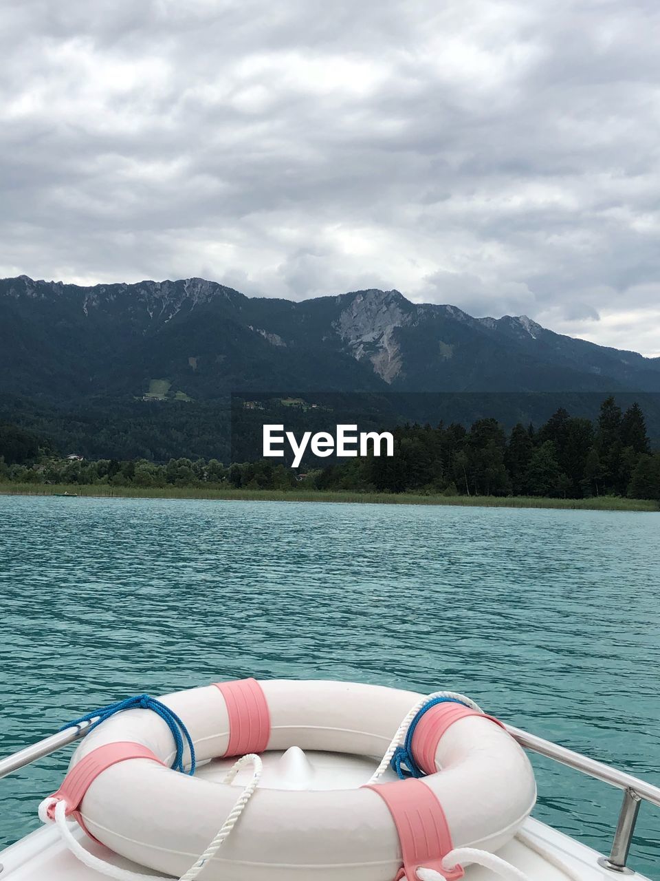 BOAT IN LAKE AGAINST SKY