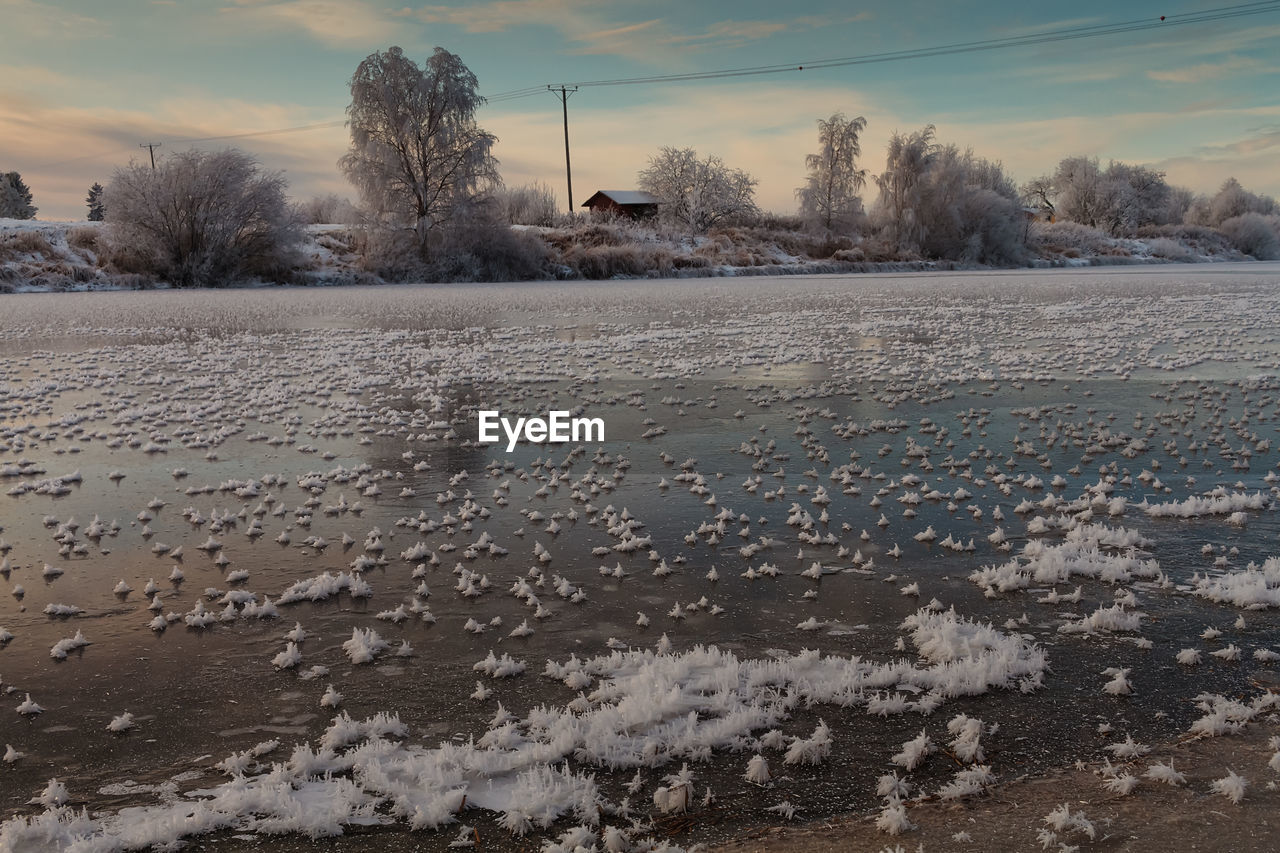 SCENIC VIEW OF FROZEN LANDSCAPE AGAINST SKY