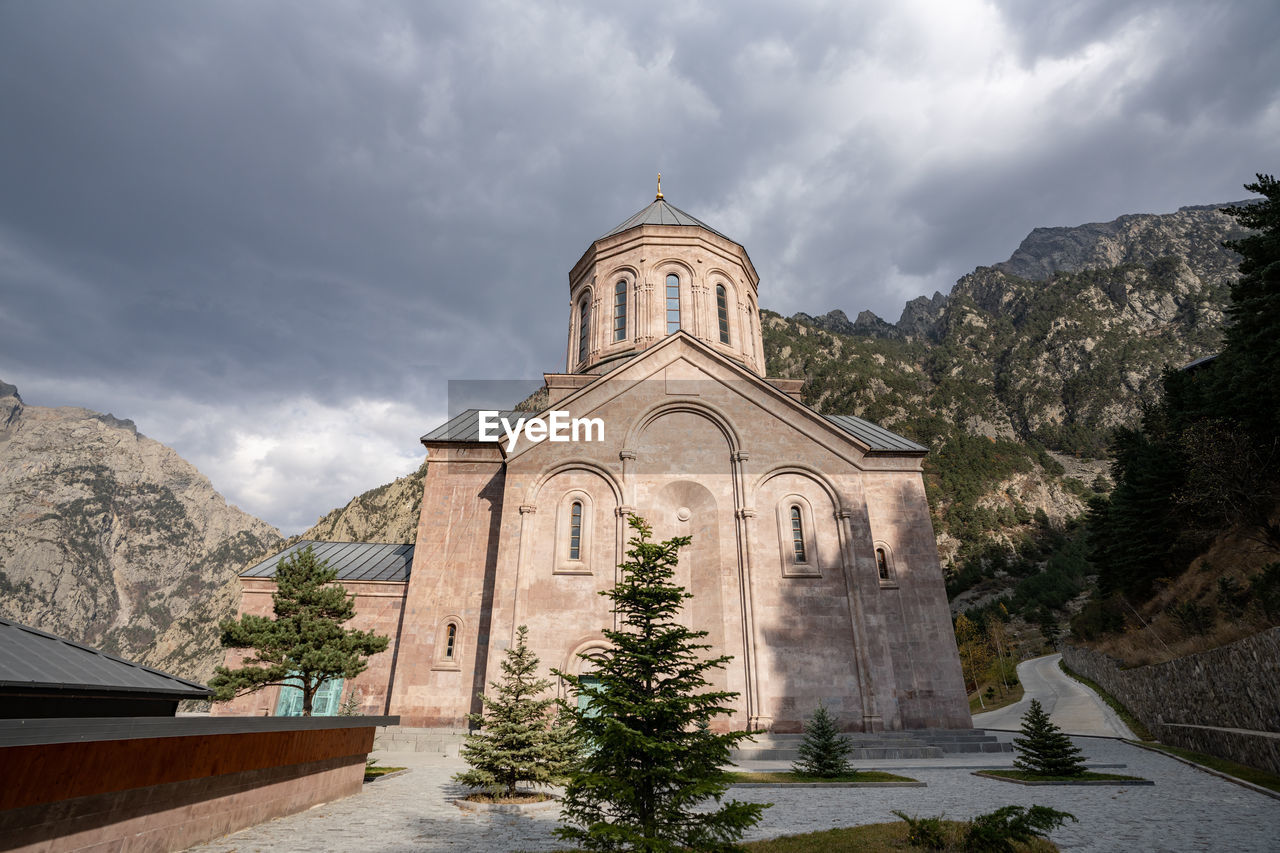 VIEW OF TEMPLE AGAINST BUILDING