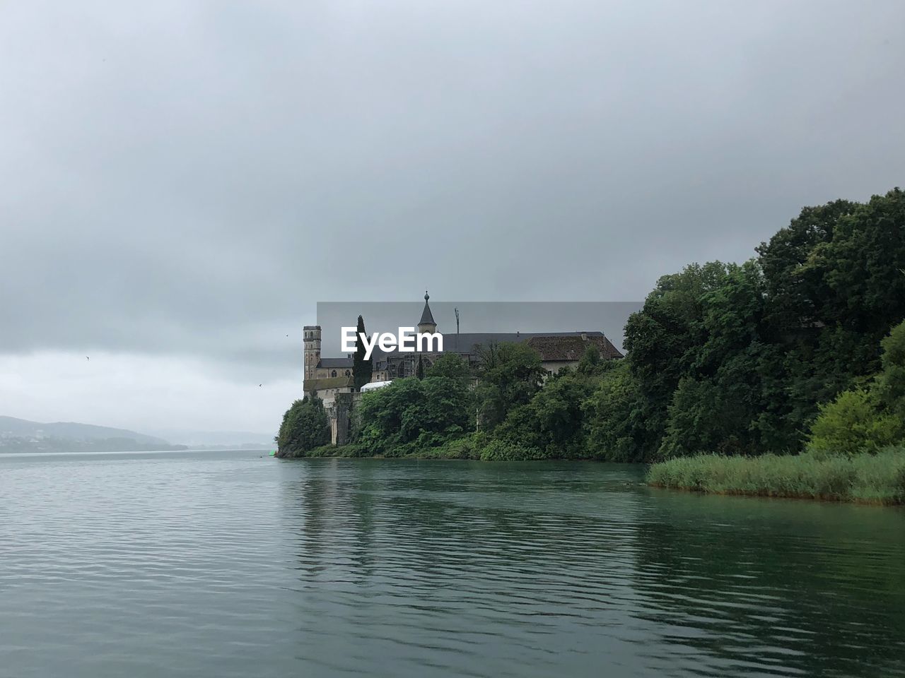 SCENIC VIEW OF RIVER AGAINST SKY