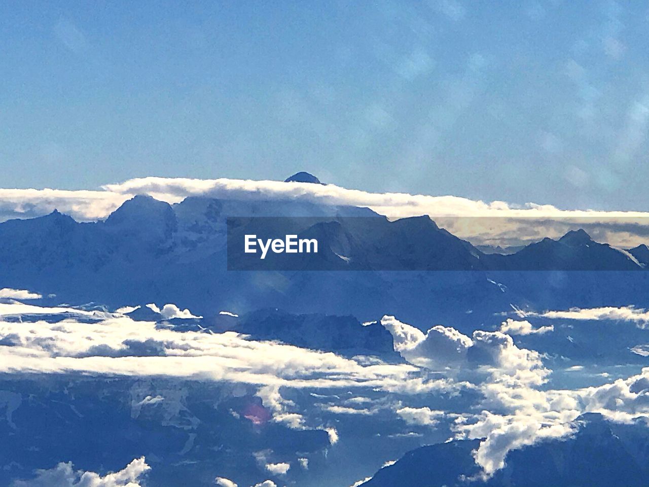 SNOWCAPPED MOUNTAIN AGAINST SKY