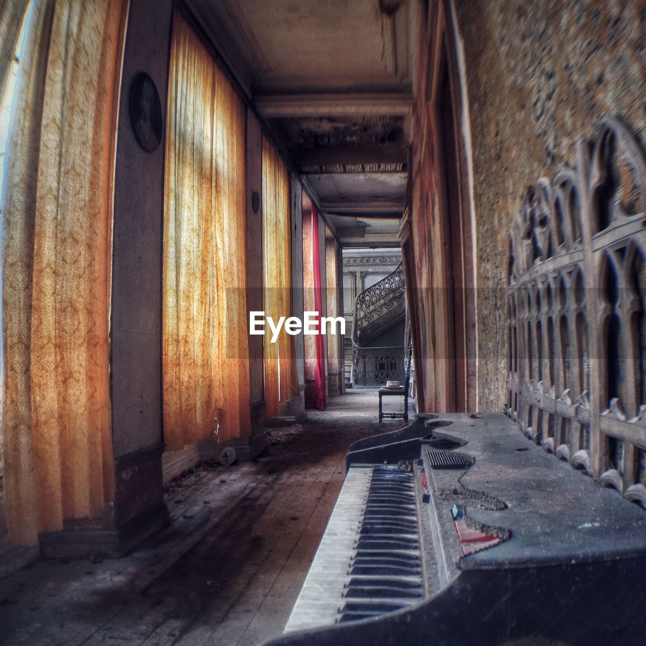 EMPTY CORRIDOR ALONG PILLARS