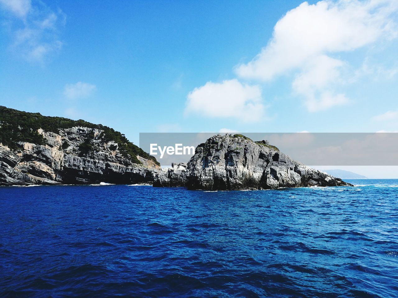 PANORAMIC SHOT OF SEA AGAINST BLUE SKY