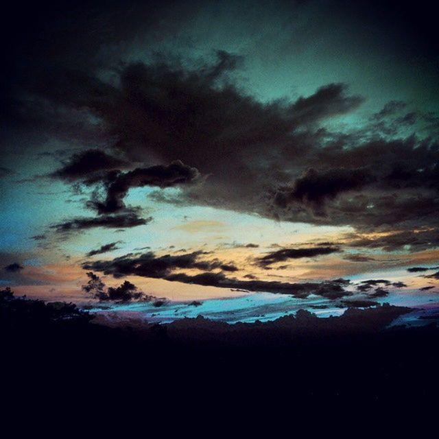 SCENIC VIEW OF LANDSCAPE AGAINST CLOUDY SKY AT SUNSET